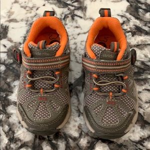 Stride Rite Made 2 Play tennis shoes